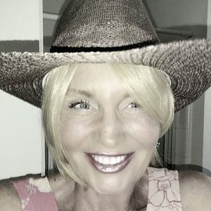 Meet your Posher, Deborah